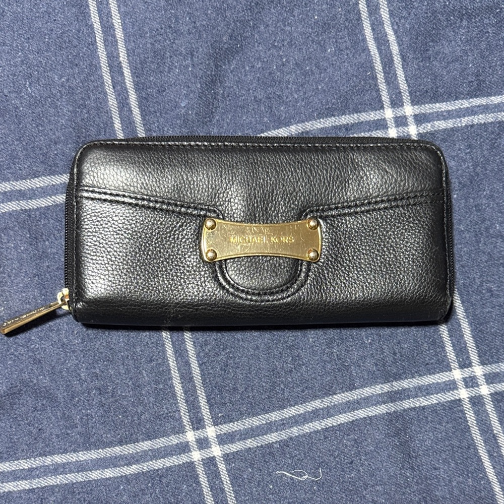 Michael Kors Black Leather Zip Wallet